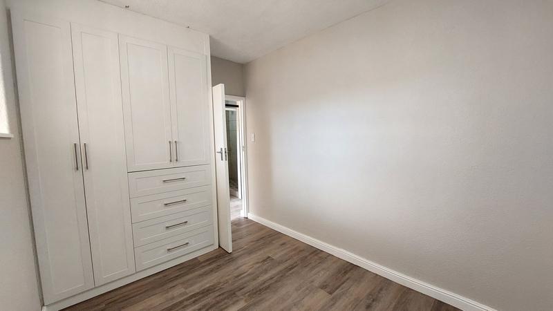 1 Bedroom Property for Sale in Loevenstein Western Cape